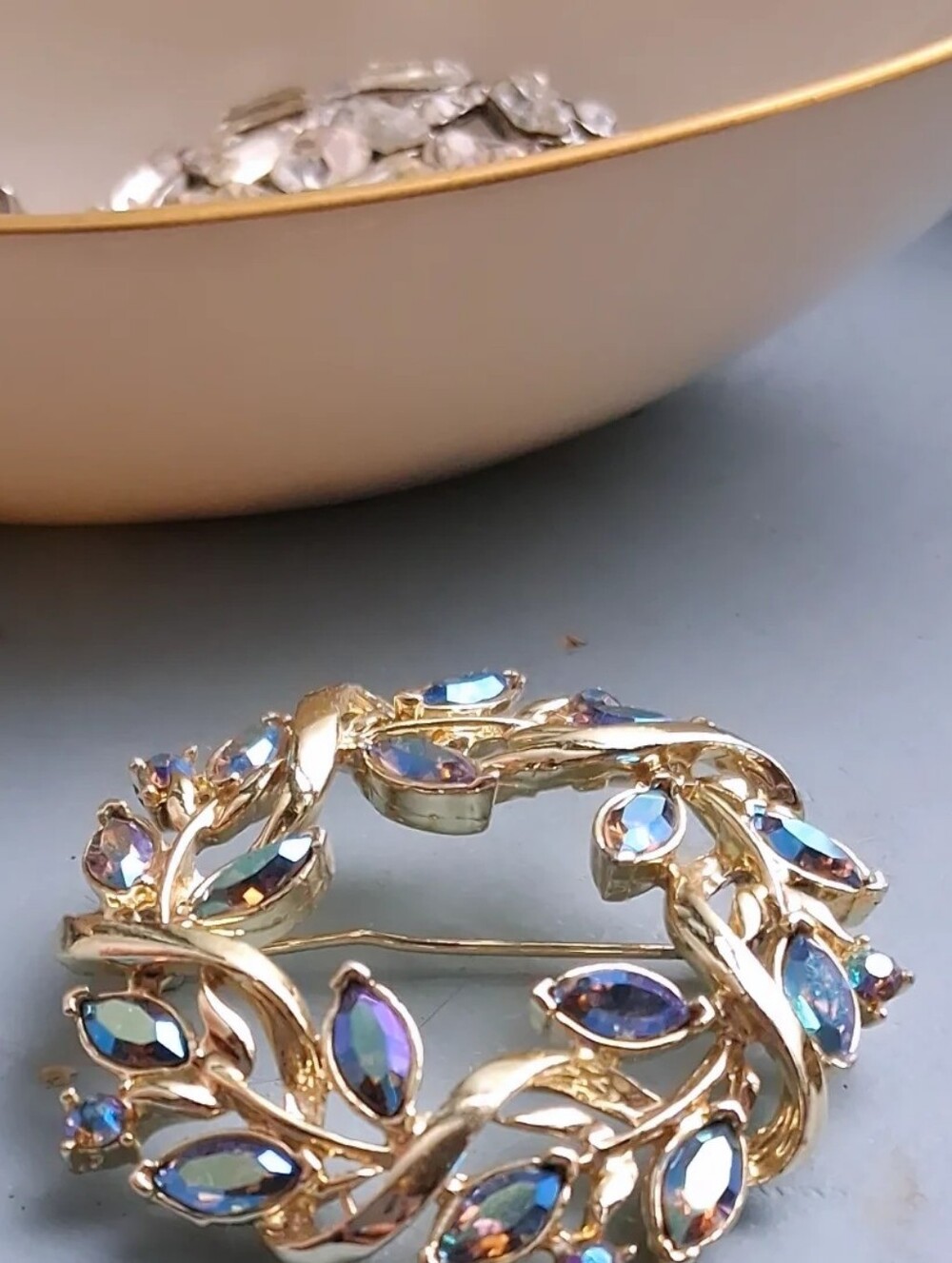 Vintage Gold-Tone Wreath Brooch with Iridescent Blue-Purple Stones